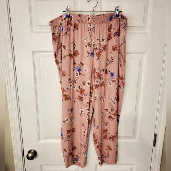 Jessica Simpson Pants - Jessica Simpson Floral Knit Cropped Pants/Capris